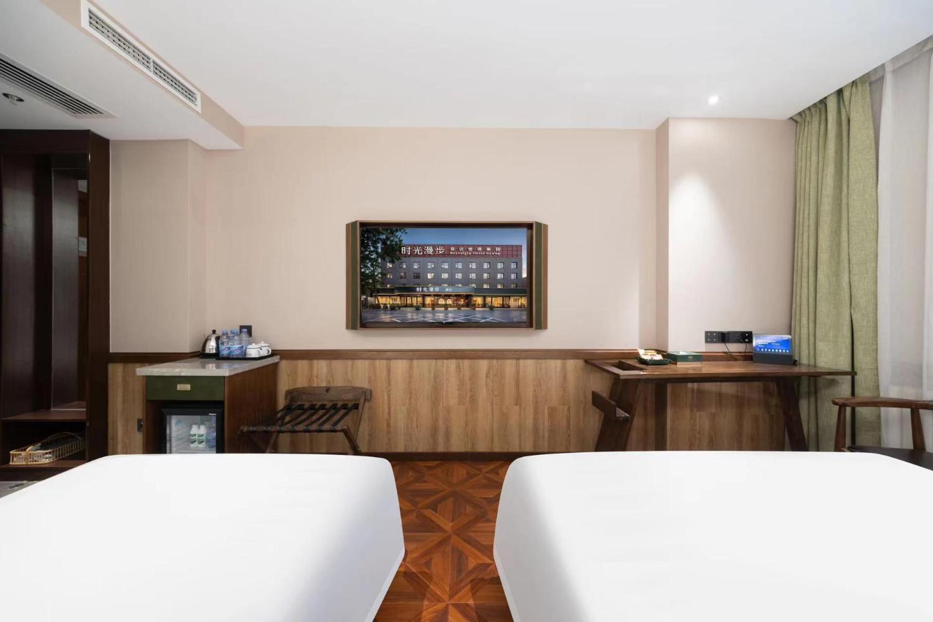 Nost Algia Hotel Near Beijing Panjiayuan Antique Market- Beijing Happy Valley, Cbd, China Zun And Sanlitun, Tian'Anmen Square, Free Ice Cream, Mineral Water, Coffee, Snacks And Laundry Service, Free Gymnastic, English Communication Well ภายนอก รูปภาพ