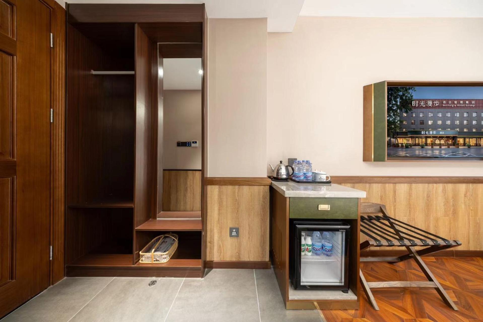 Nost Algia Hotel Near Beijing Panjiayuan Antique Market- Beijing Happy Valley, Cbd, China Zun And Sanlitun, Tian'Anmen Square, Free Ice Cream, Mineral Water, Coffee, Snacks And Laundry Service, Free Gymnastic, English Communication Well ภายนอก รูปภาพ