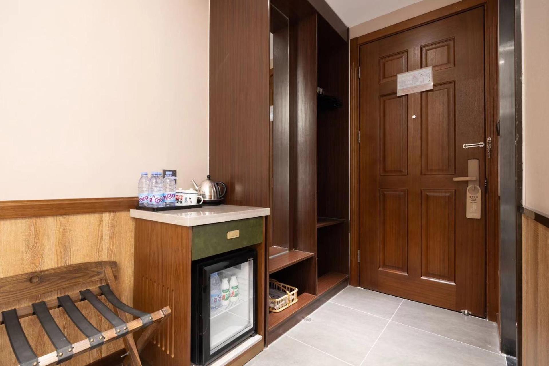 Nost Algia Hotel Near Beijing Panjiayuan Antique Market- Beijing Happy Valley, Cbd, China Zun And Sanlitun, Tian'Anmen Square, Free Ice Cream, Mineral Water, Coffee, Snacks And Laundry Service, Free Gymnastic, English Communication Well ภายนอก รูปภาพ