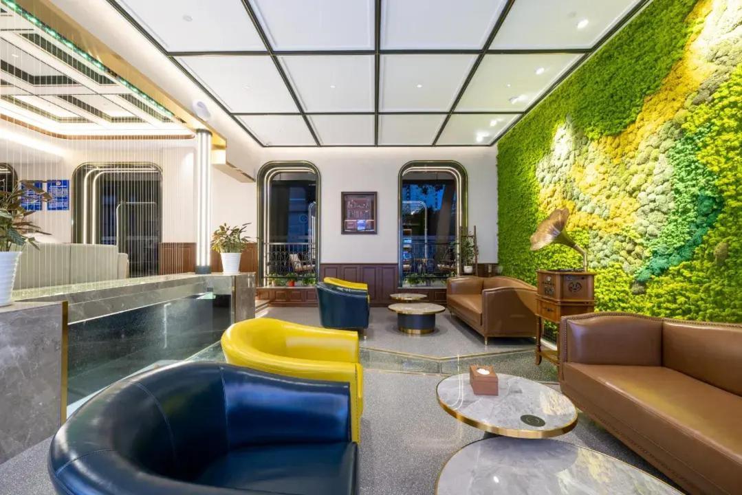Nost Algia Hotel Near Beijing Panjiayuan Antique Market- Beijing Happy Valley, Cbd, China Zun And Sanlitun, Tian'Anmen Square, Free Ice Cream, Mineral Water, Coffee, Snacks And Laundry Service, Free Gymnastic, English Communication Well ภายนอก รูปภาพ