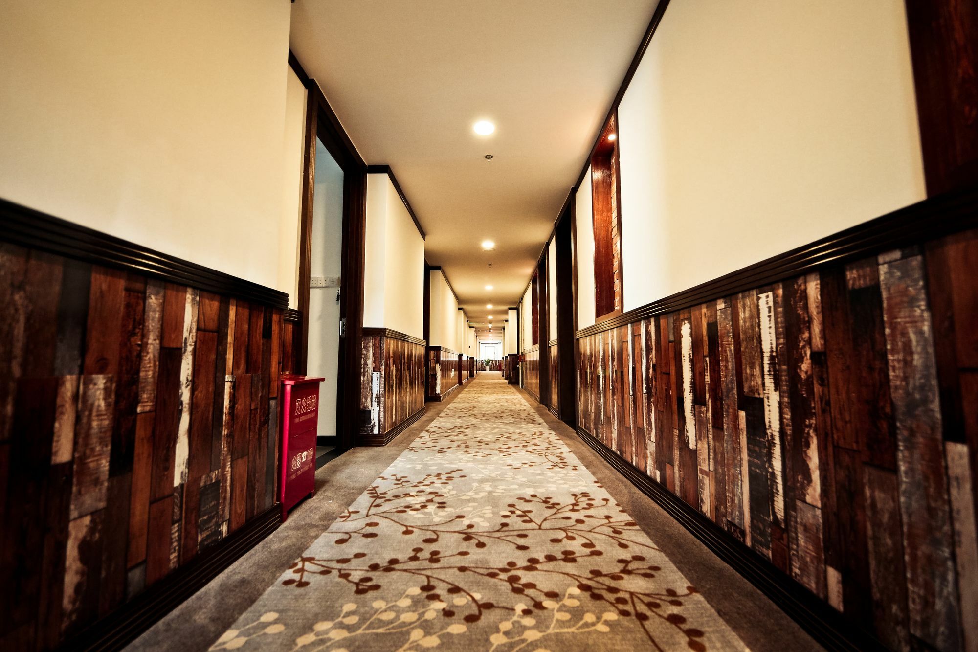 Nost Algia Hotel Near Beijing Panjiayuan Antique Market- Beijing Happy Valley, Cbd, China Zun And Sanlitun, Tian'Anmen Square, Free Ice Cream, Mineral Water, Coffee, Snacks And Laundry Service, Free Gymnastic, English Communication Well ภายนอก รูปภาพ